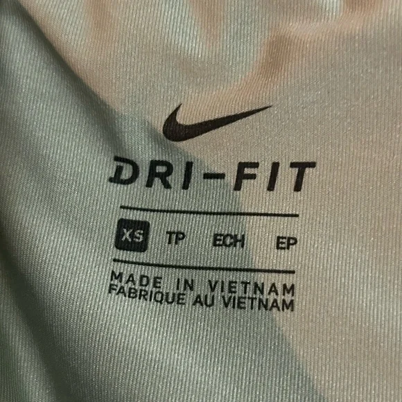 Nike Women's 2 in 1 DrifFit Tempo Luxe Athletic Shorts - Size XL - Picture 4 of 7